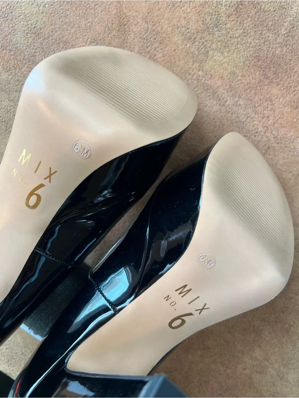 Mix No. 6 Black Patent T-Strap Mary Jane Pumps. Size 6.5